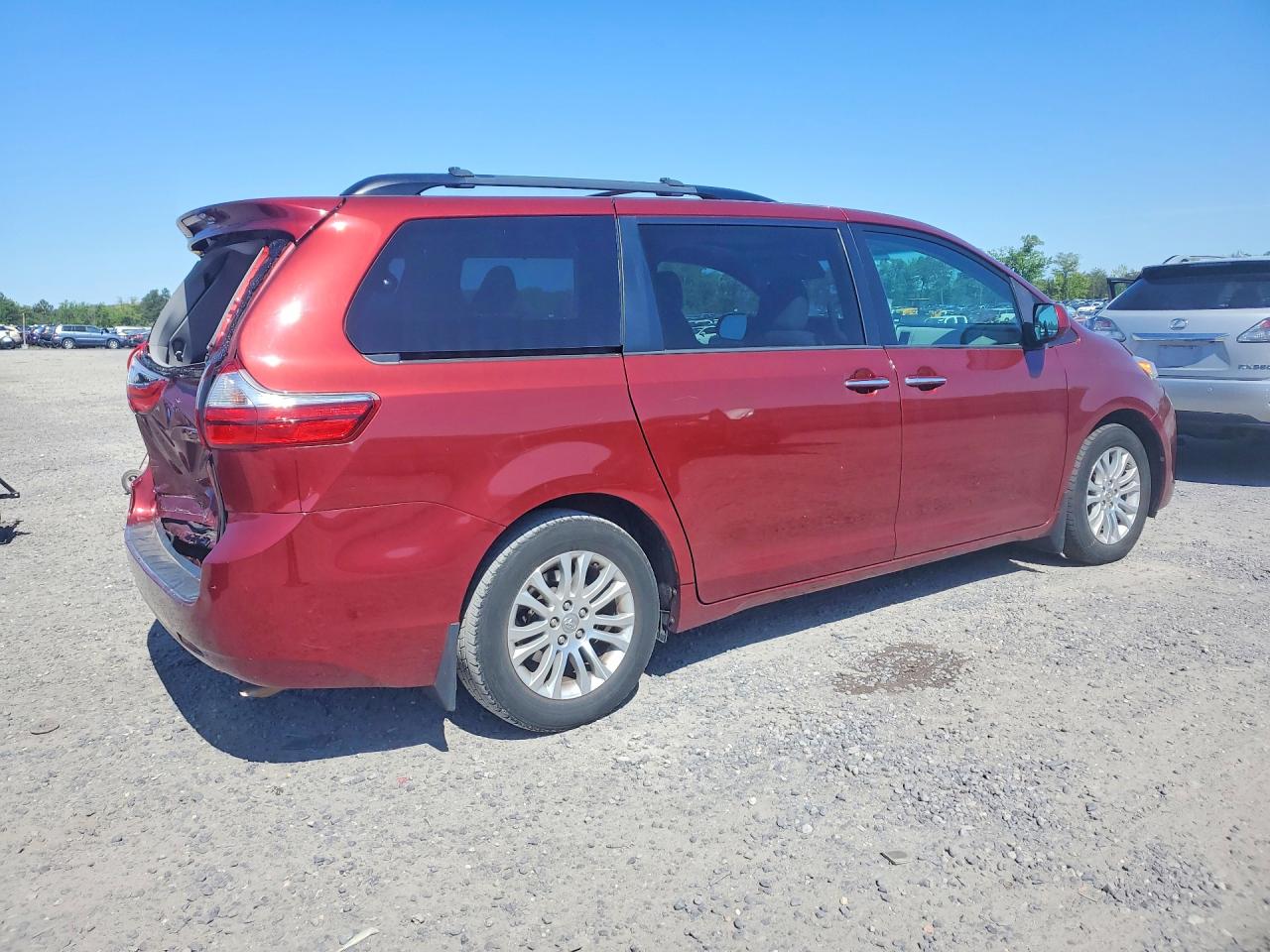 2017 TOYOTA SIENNA XLE 8-PASSENGER photo 5