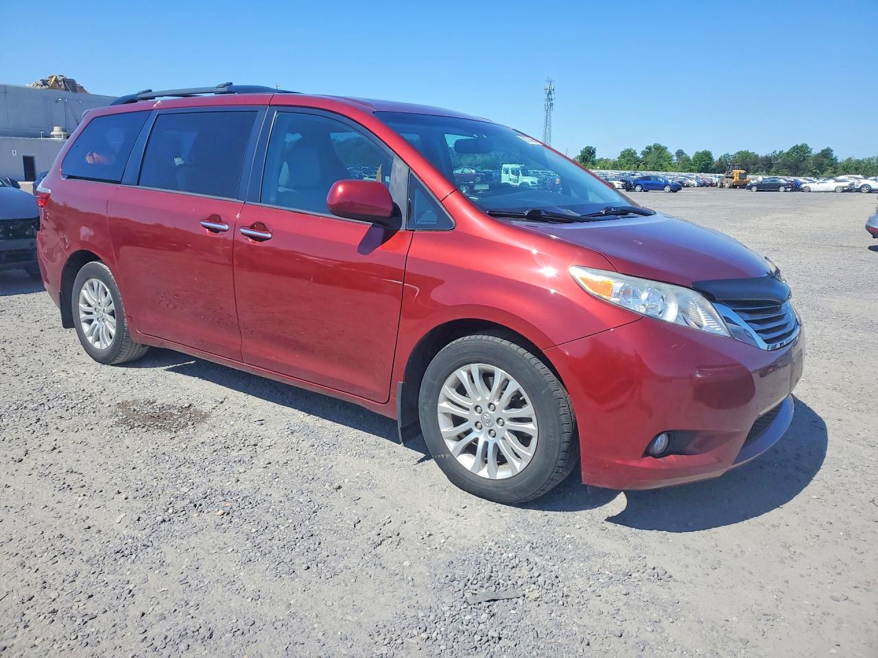 2017 TOYOTA SIENNA XLE 8-PASSENGER photo 7