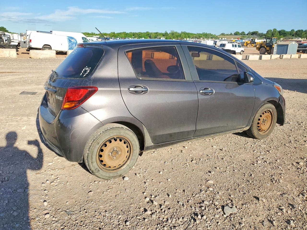 2015 TOYOTA YARIS 5-DOOR L photo 5
