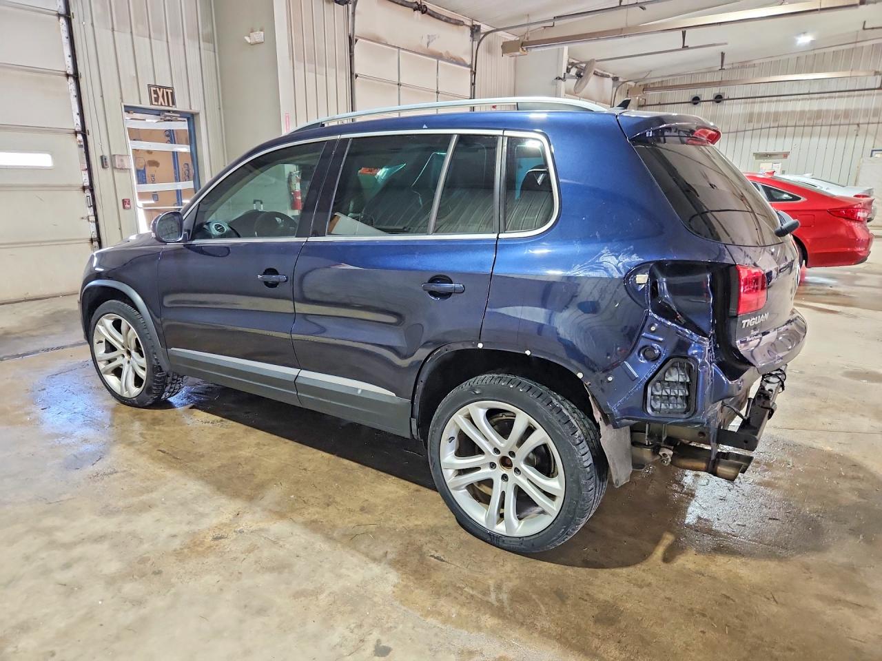 2013 VOLKSWAGEN TIGUAN S photo 3