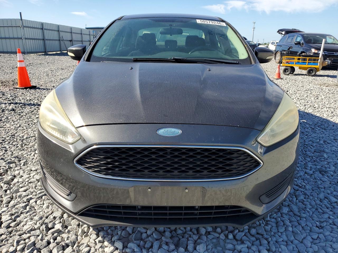 2015 FORD FOCUS SE photo 9