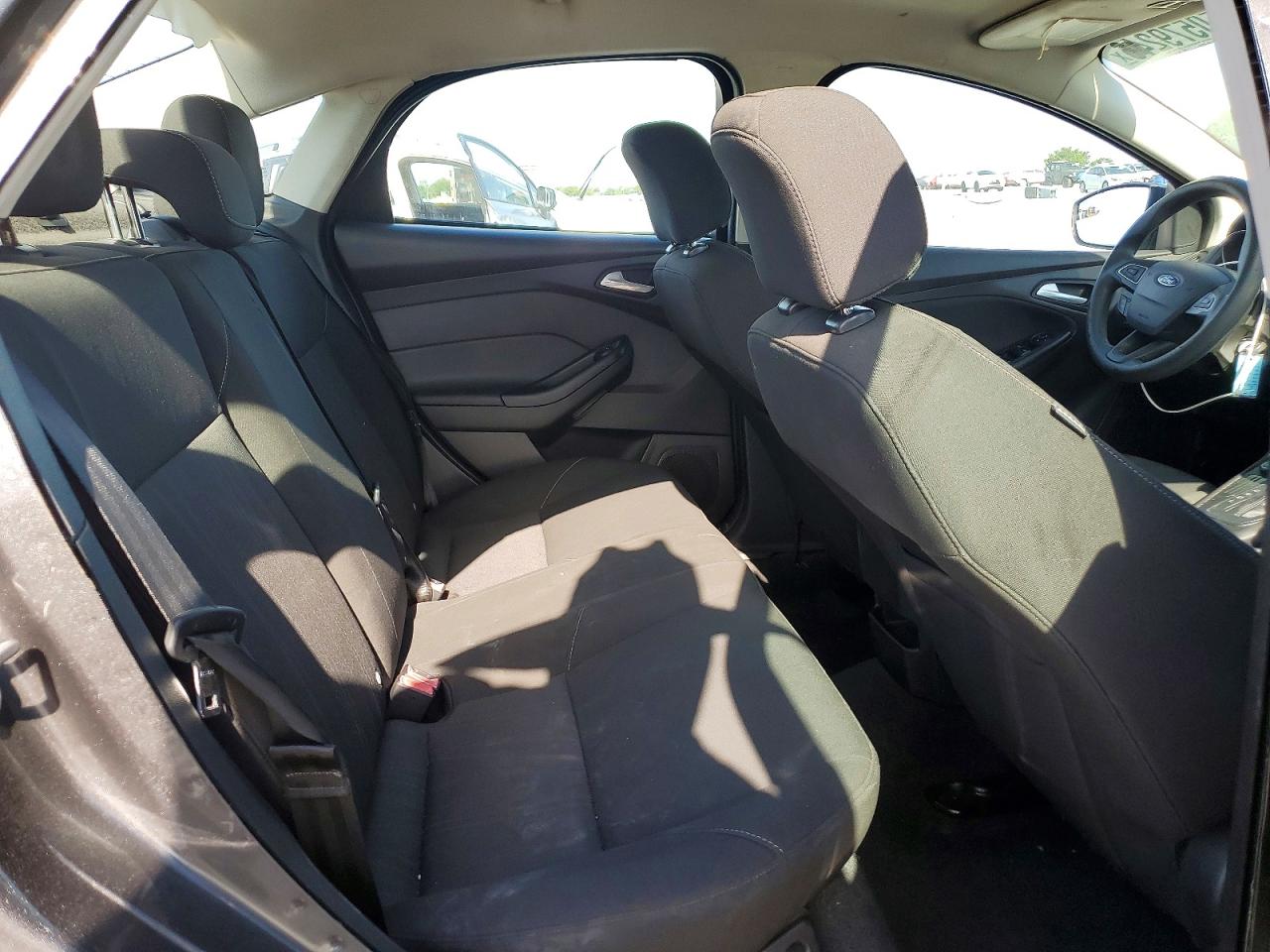 2015 FORD FOCUS SE photo 19