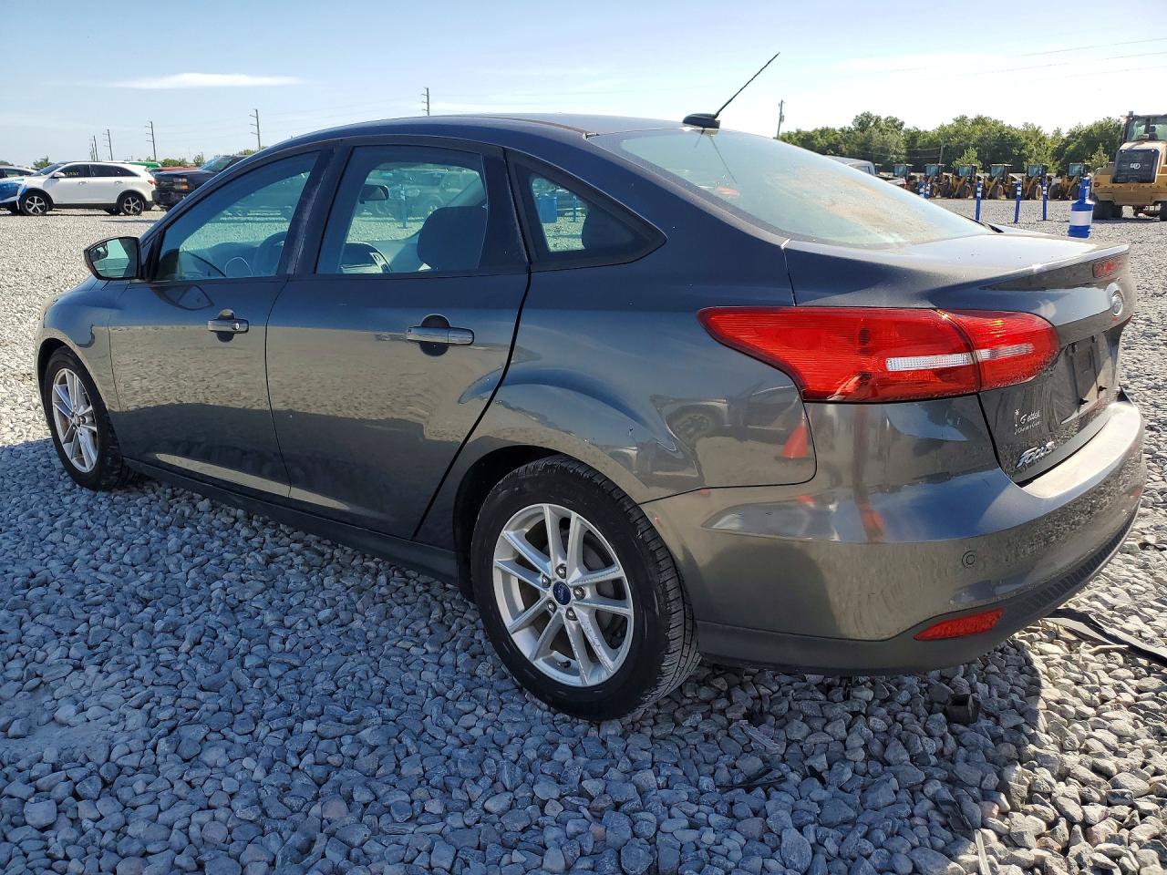 2015 FORD FOCUS SE photo 3