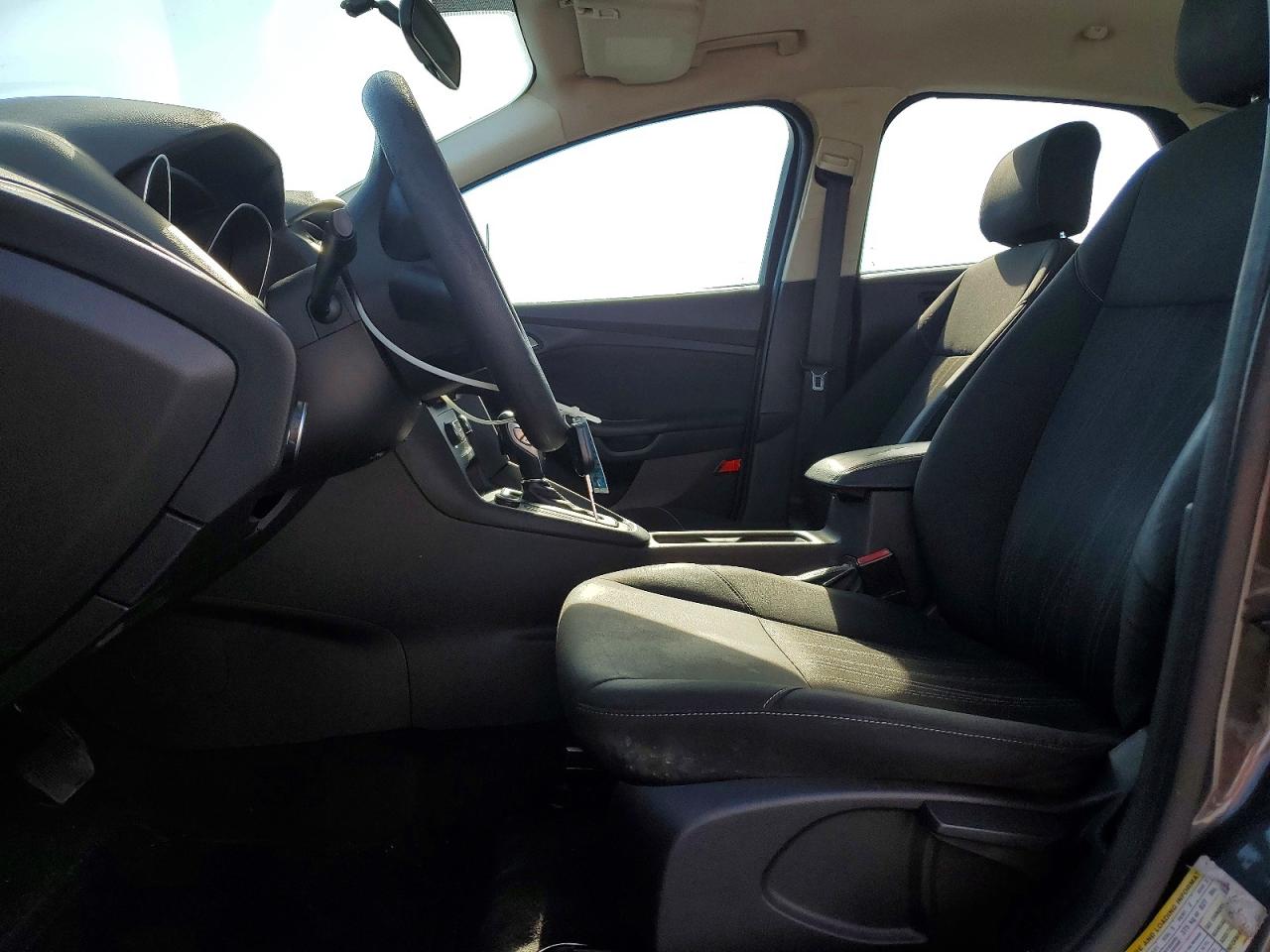 2015 FORD FOCUS SE photo 13