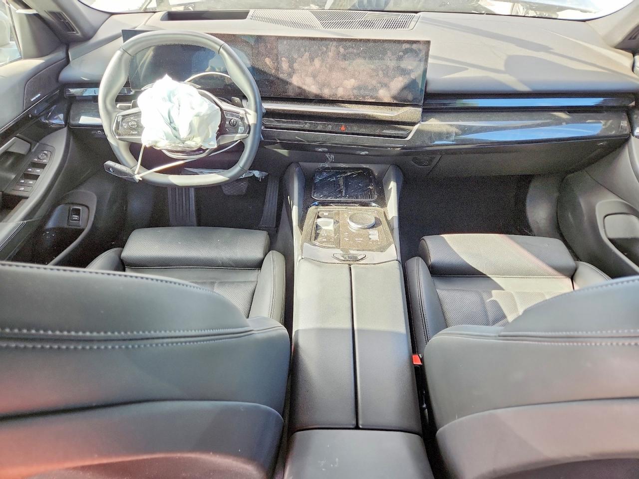 2024 BMW 530 XI photo 22