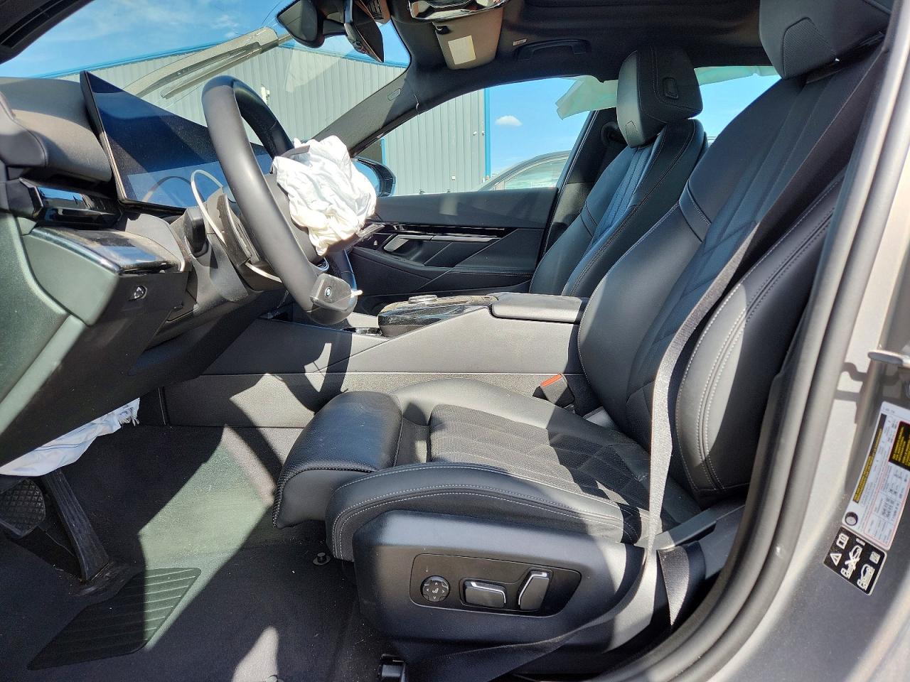 2024 BMW 530 XI photo 19