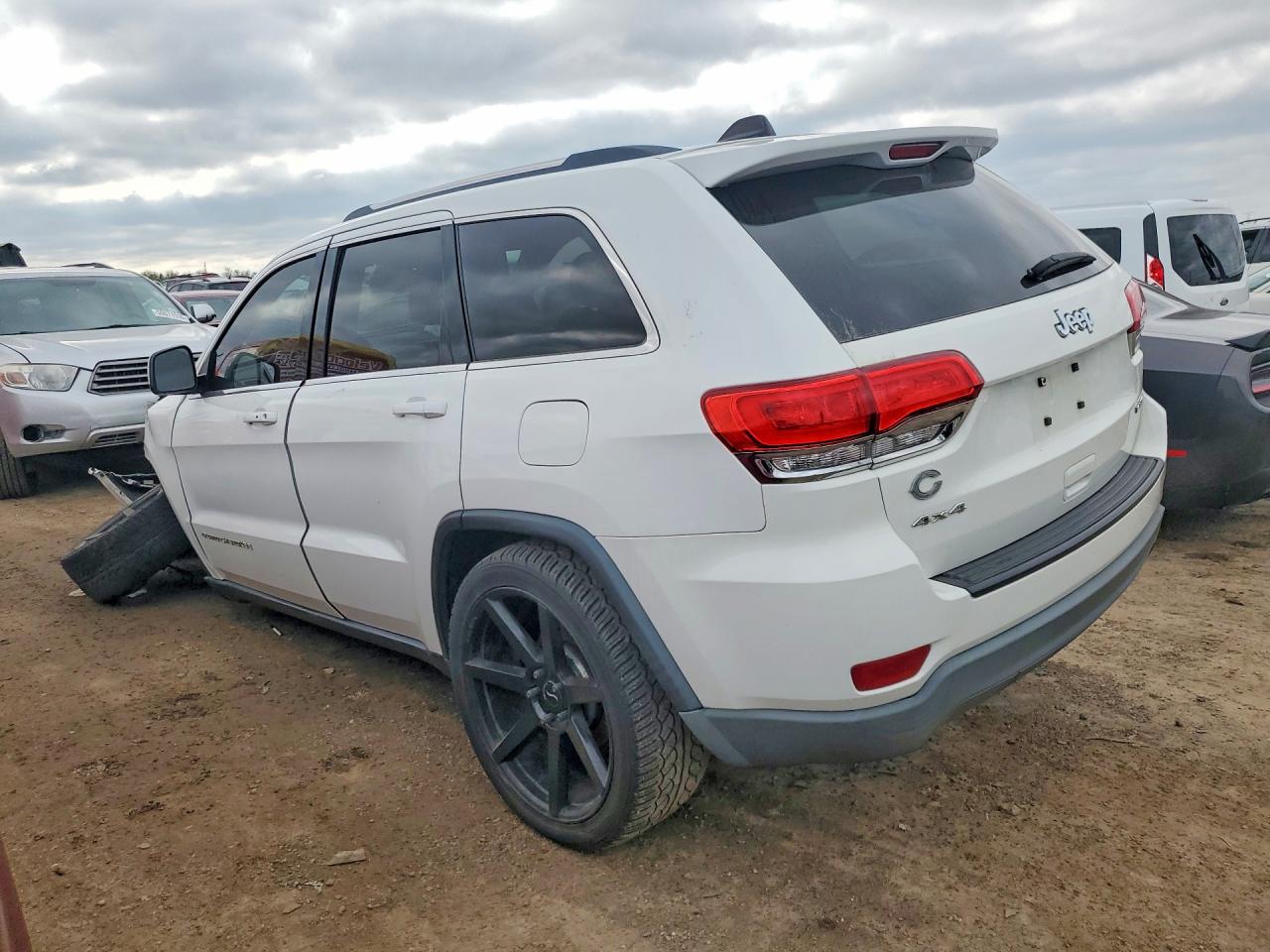 2014 JEEP GRAND CHEROKEE LAREDO photo 3
