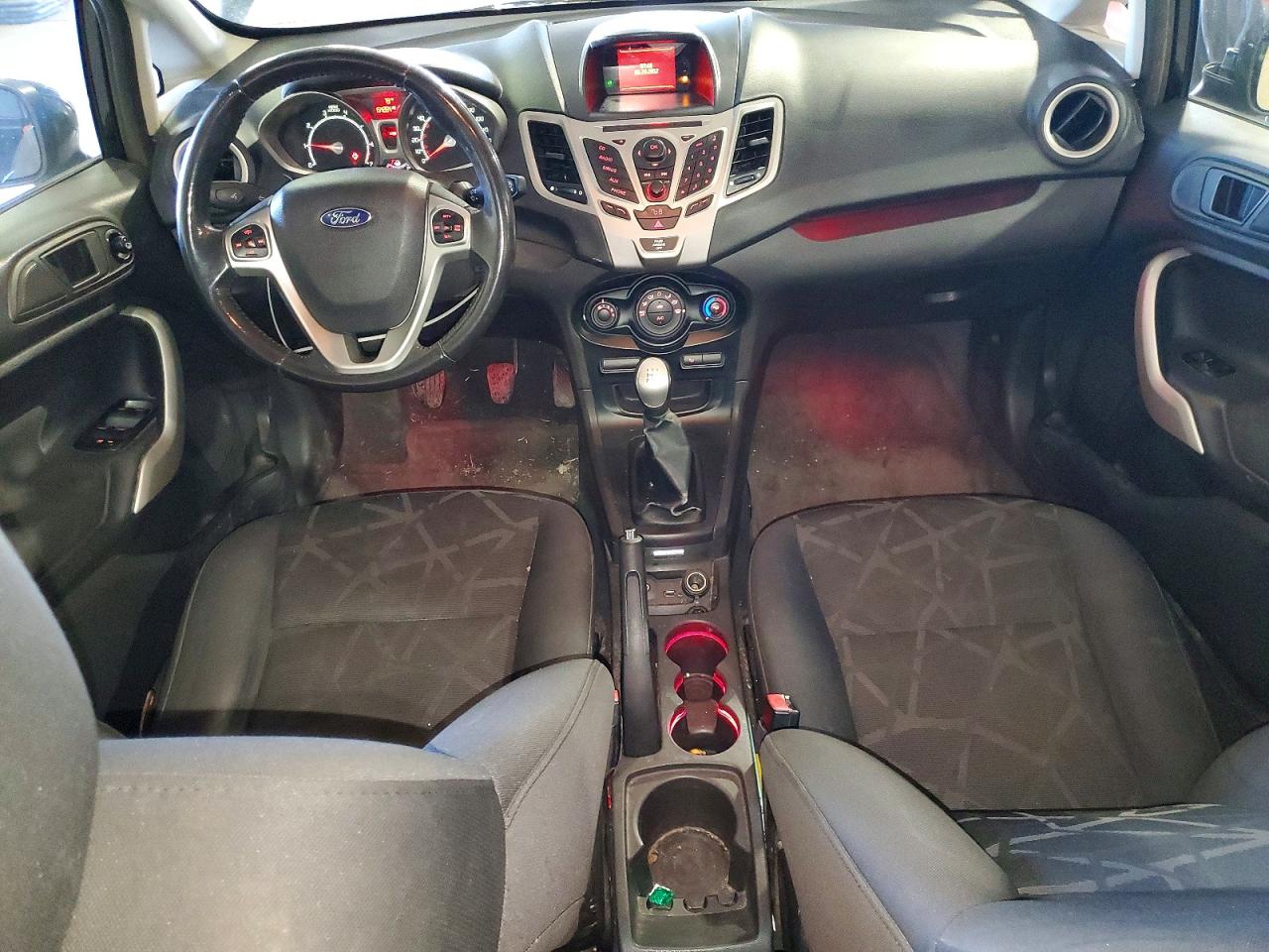 2011 FORD FIESTA SES photo 22