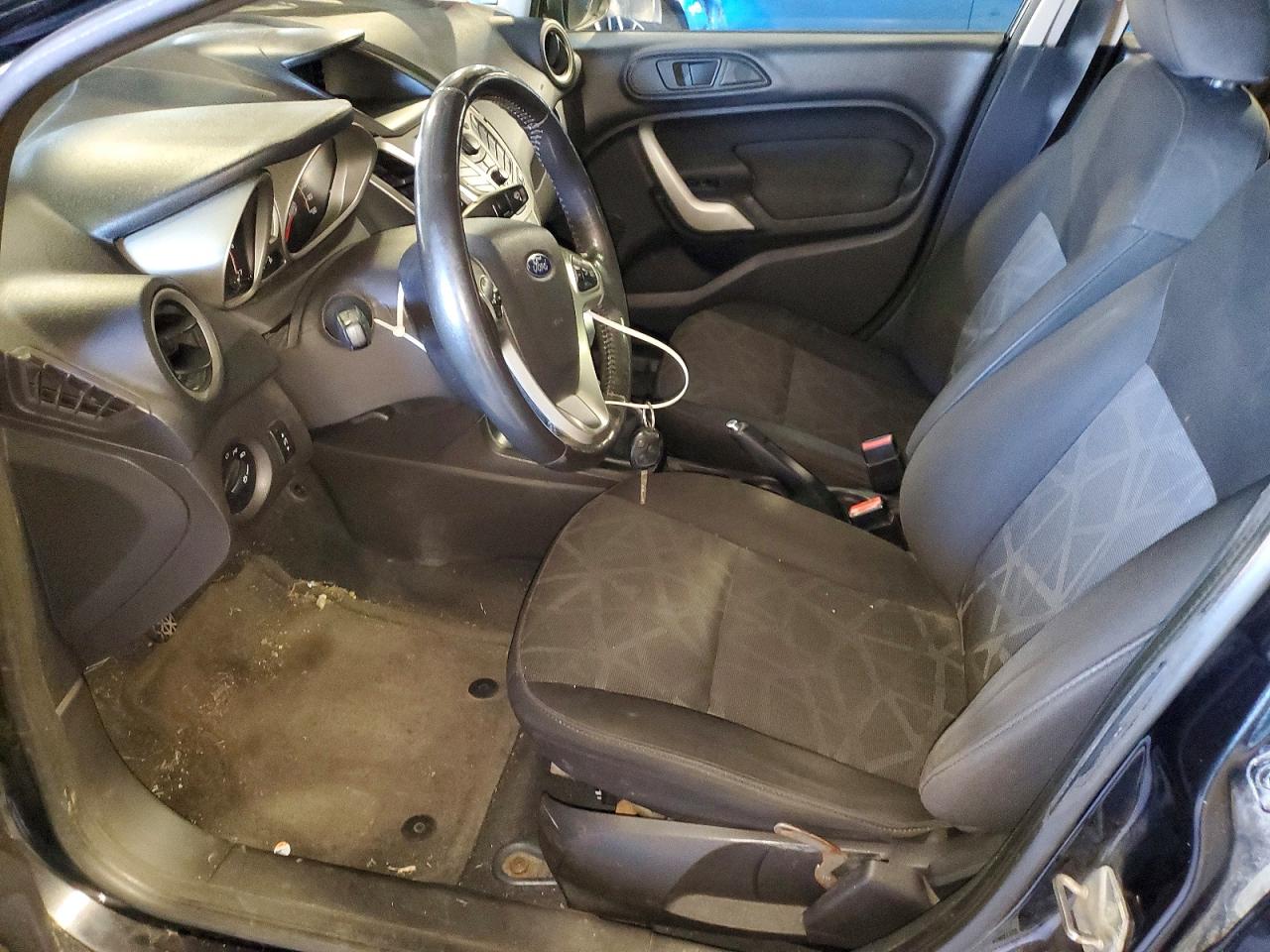 2011 FORD FIESTA SES photo 19