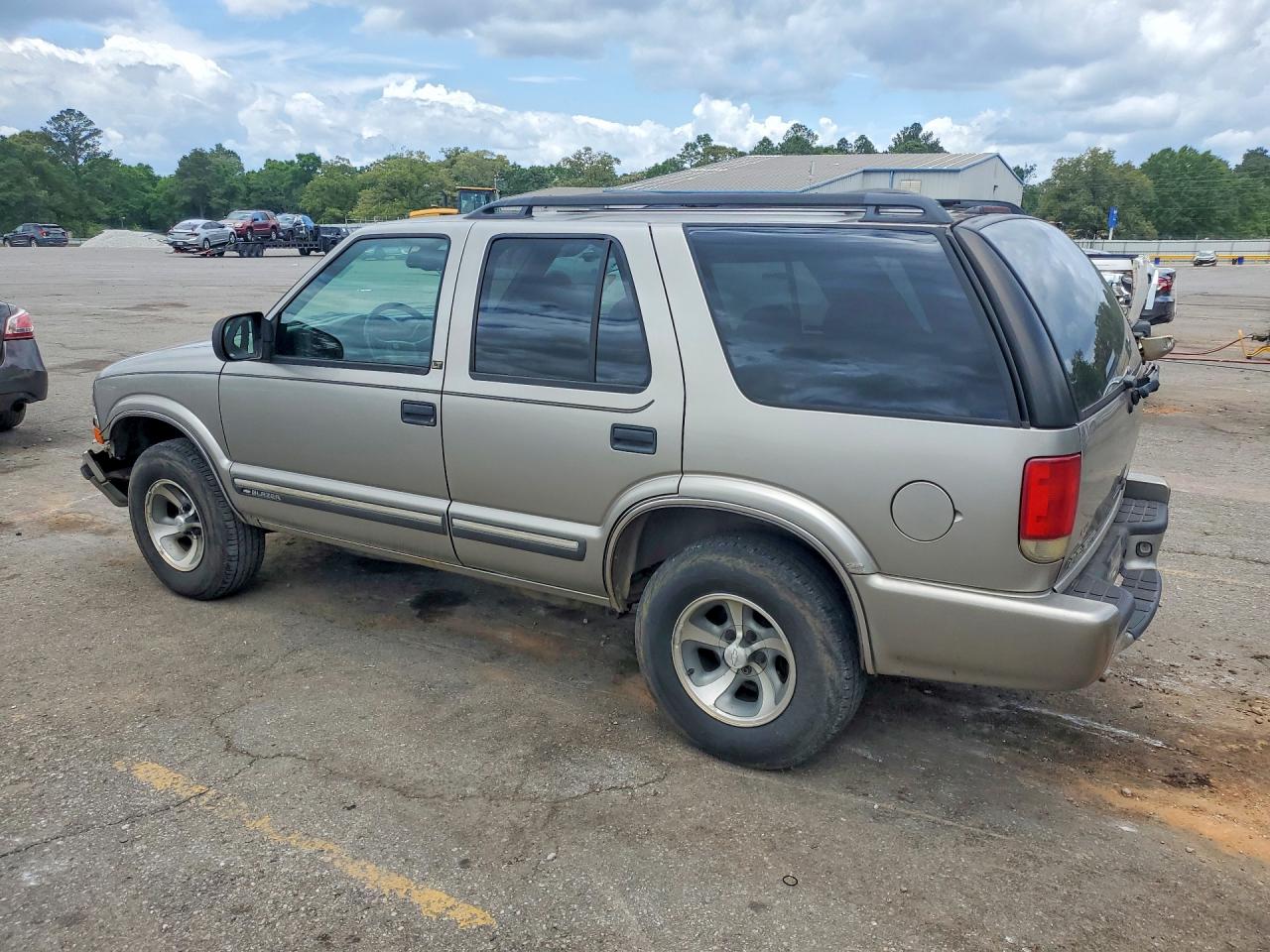 2001 CHEVROLET BLAZER photo 2