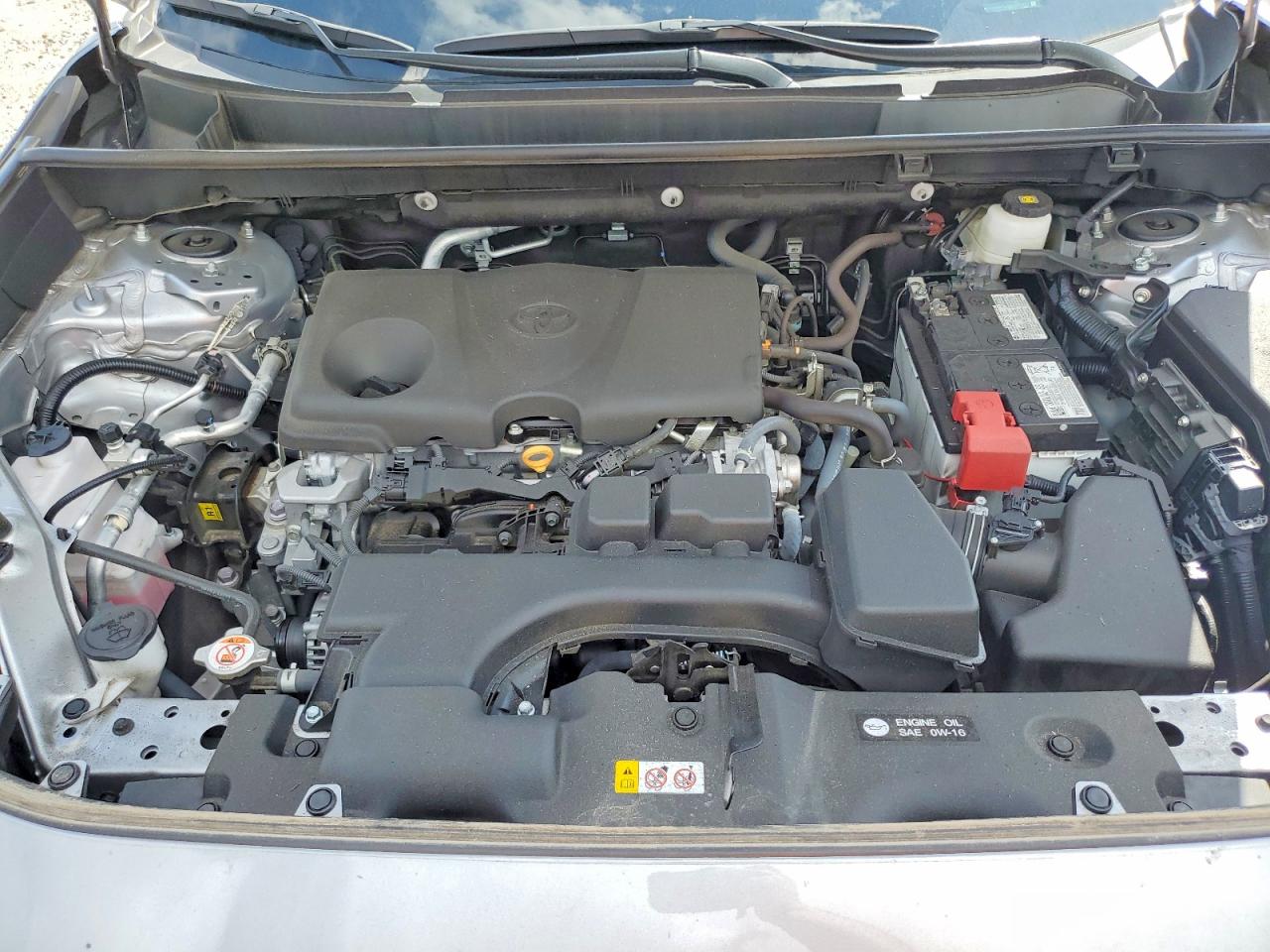 2025 TOYOTA RAV4 XLE photo 31