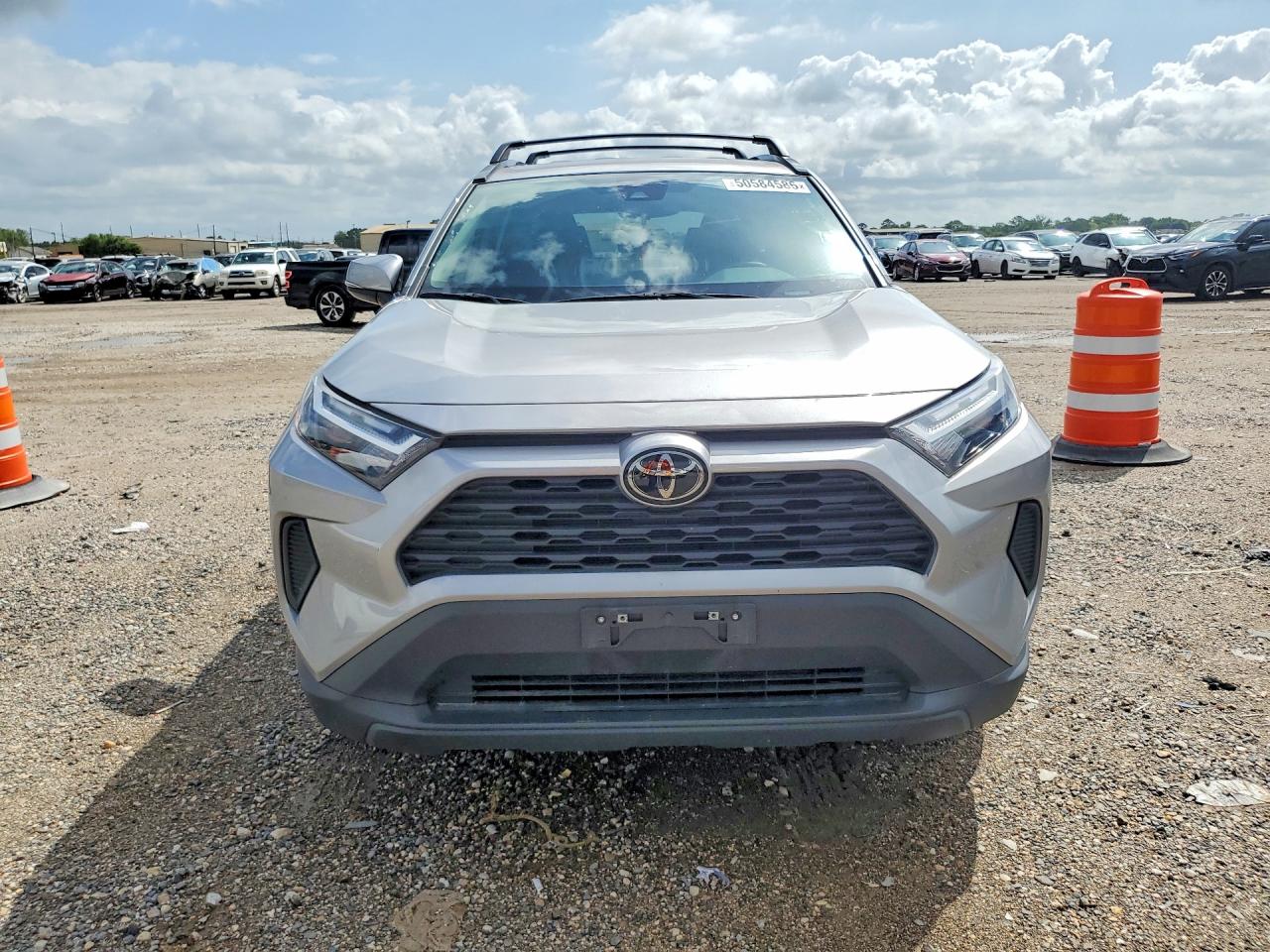2025 TOYOTA RAV4 XLE photo 13