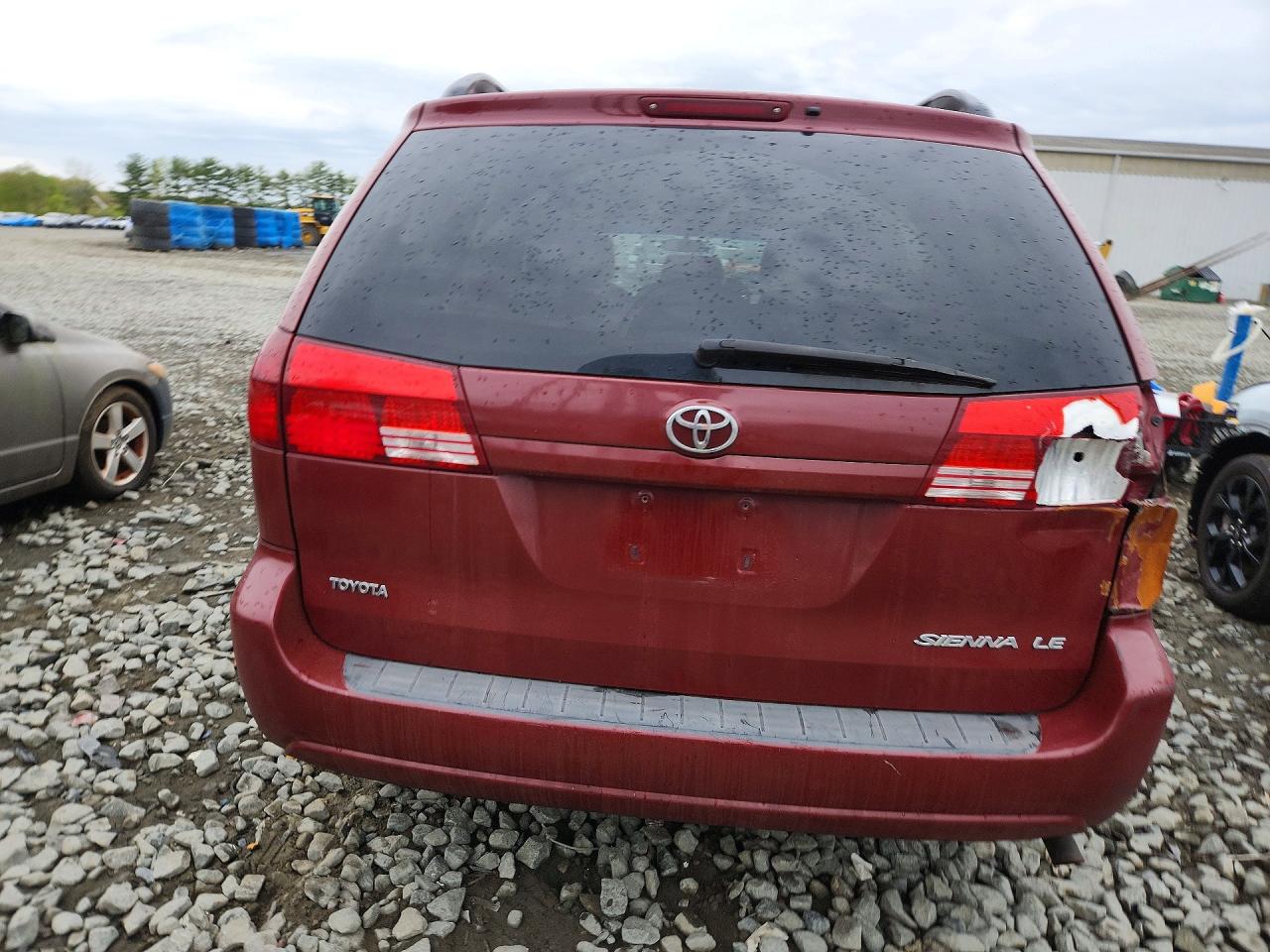 2004 TOYOTA SIENNA LE 8 PASSENGER photo 11