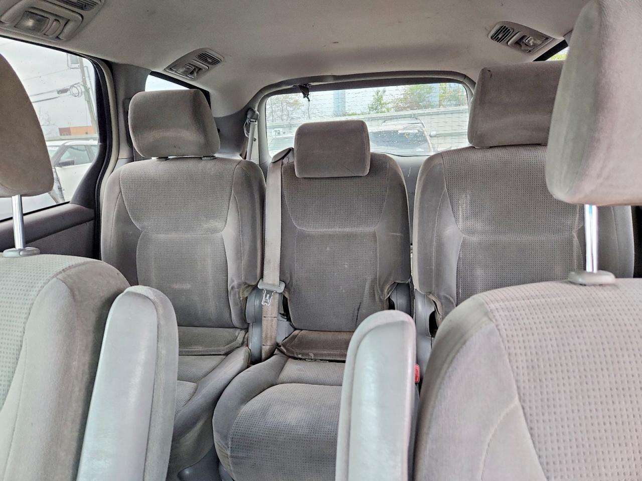 2004 TOYOTA SIENNA LE 8 PASSENGER photo 19