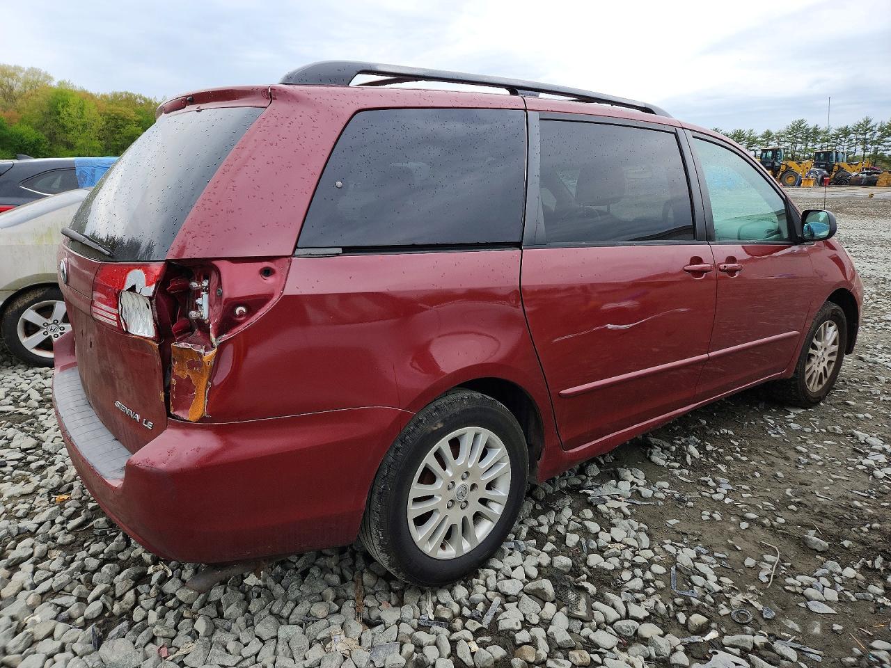 2004 TOYOTA SIENNA LE 8 PASSENGER photo 5
