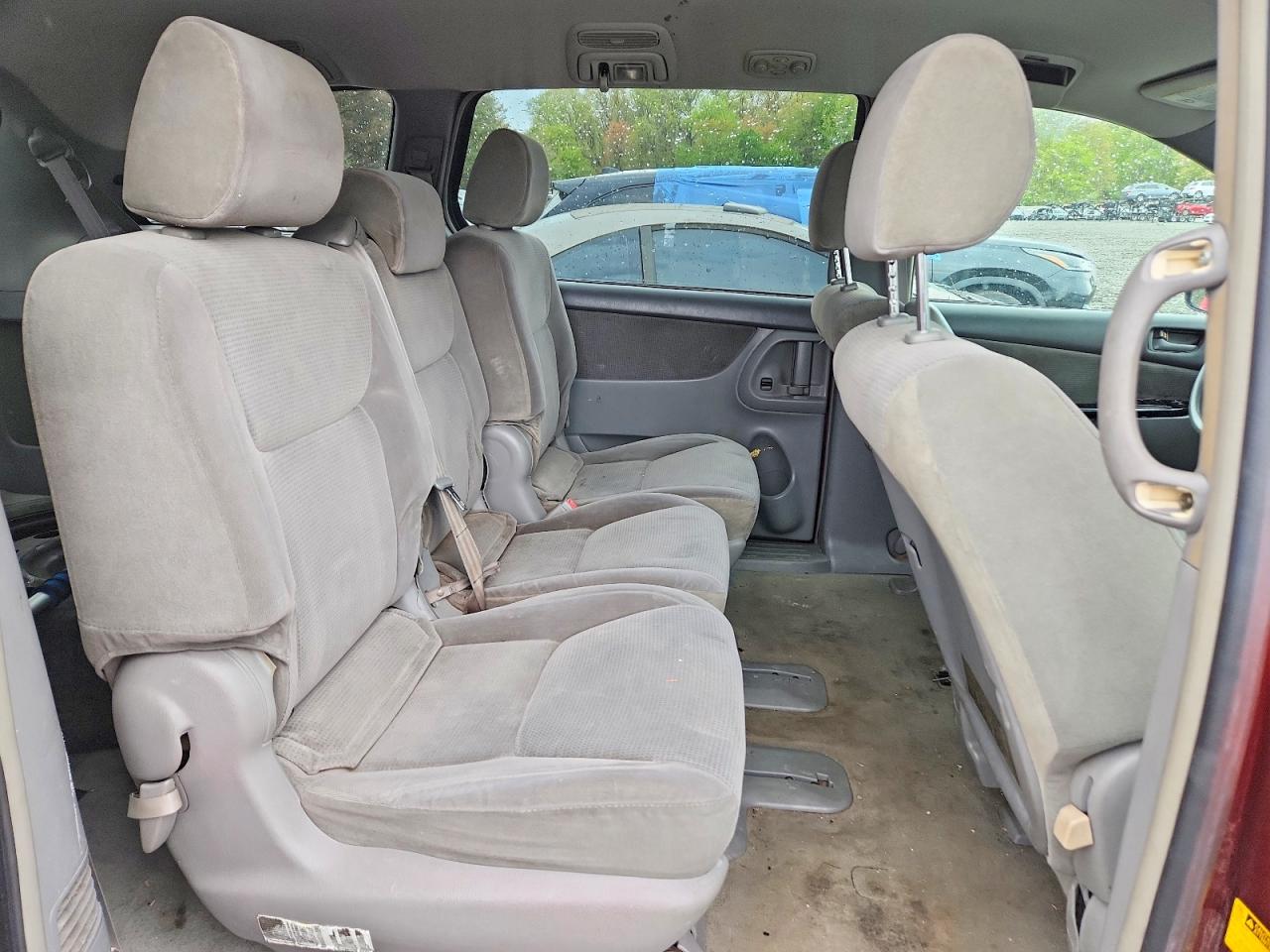 2004 TOYOTA SIENNA LE 8 PASSENGER photo 21