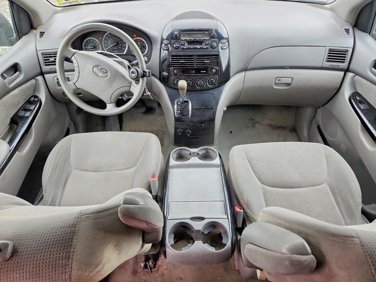 2004 TOYOTA SIENNA LE 8 PASSENGER photo 15