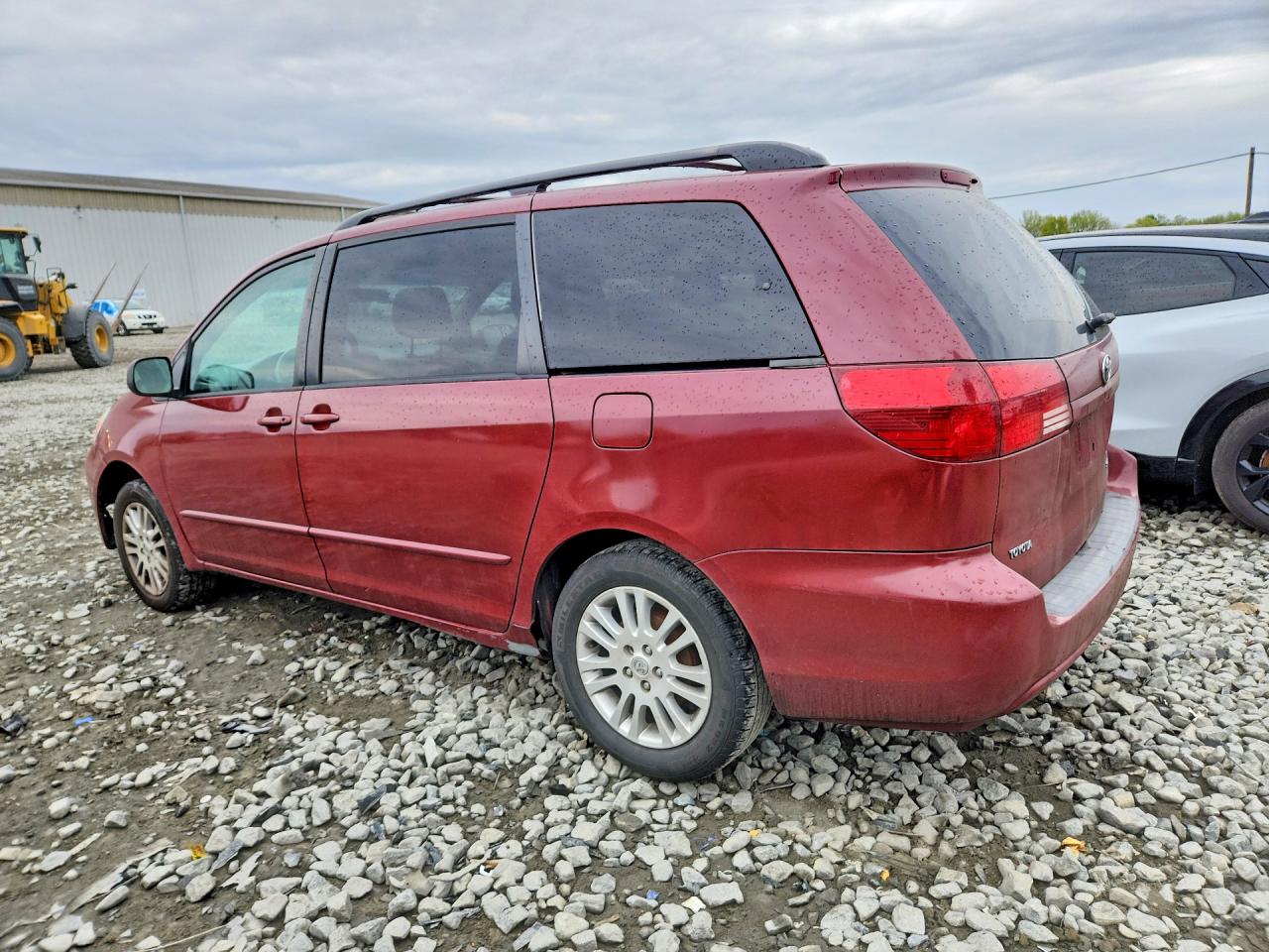 2004 TOYOTA SIENNA LE 8 PASSENGER photo 3
