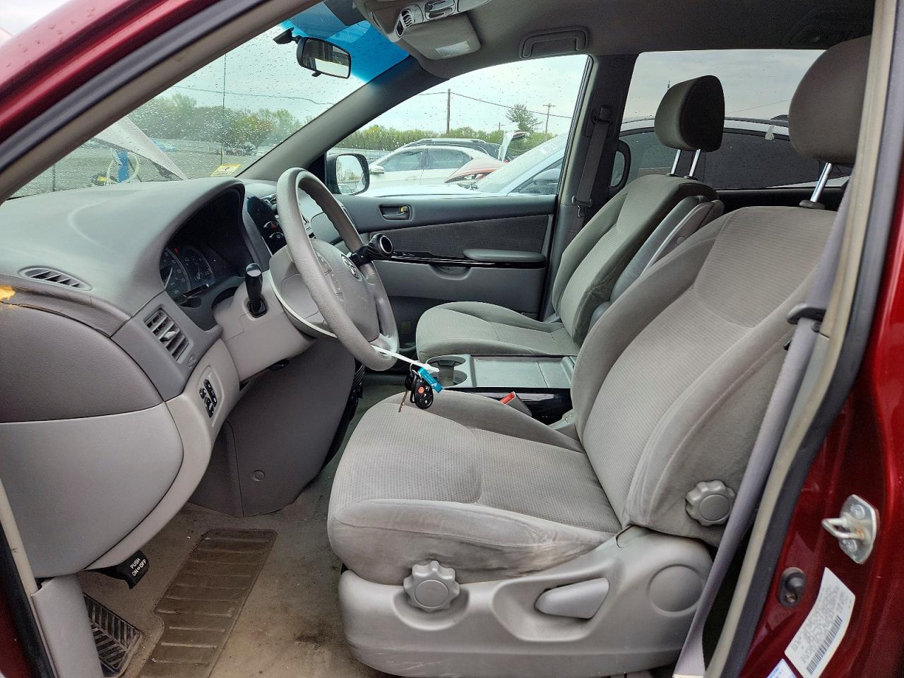 2004 TOYOTA SIENNA LE 8 PASSENGER photo 13
