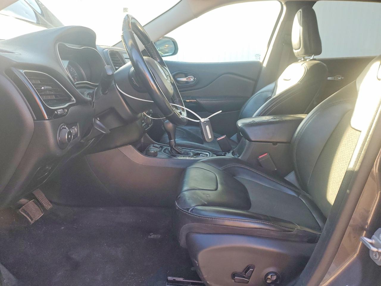 2019 JEEP CHEROKEE LATITUDE PLUS photo 19