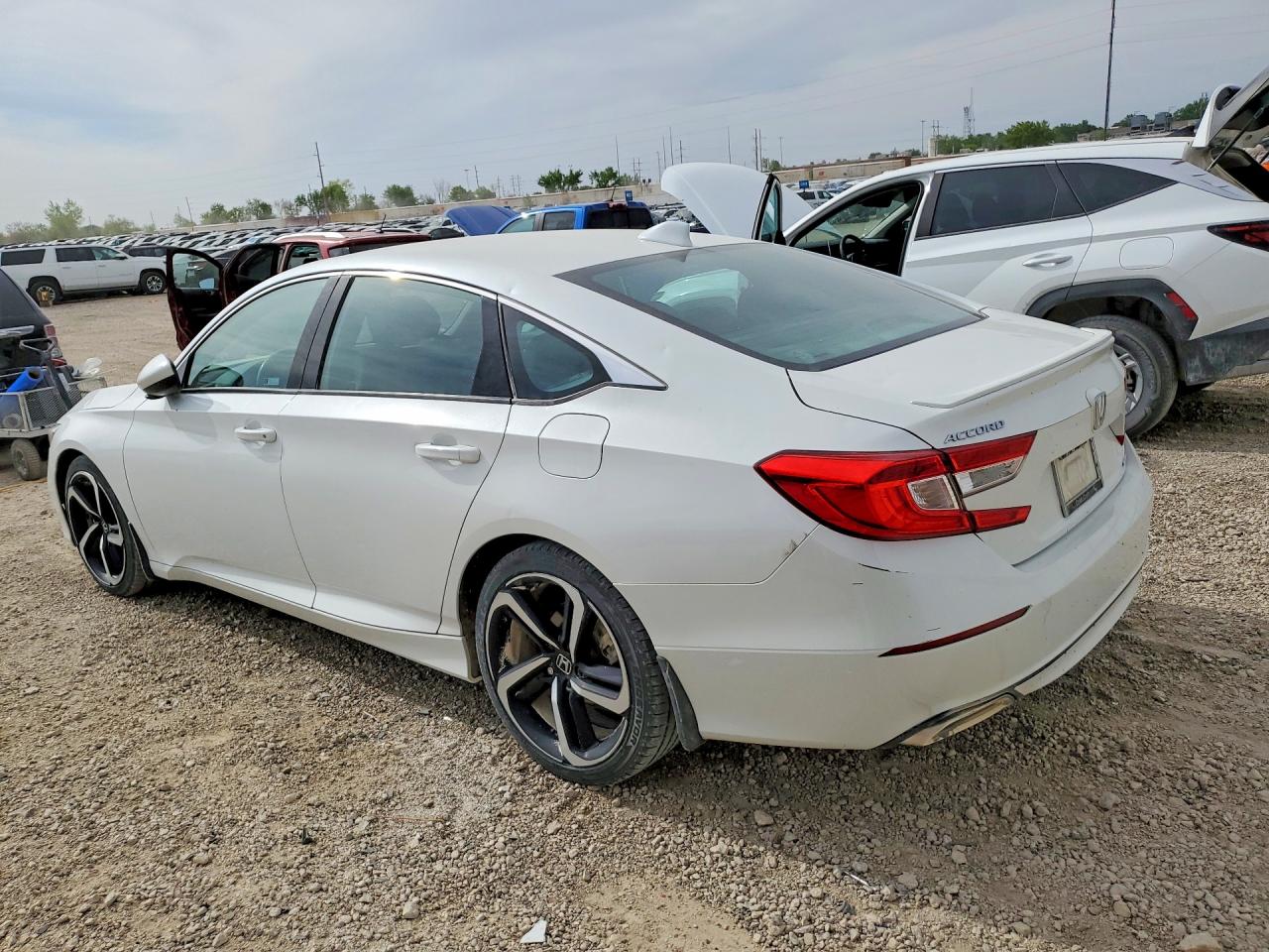 2018 HONDA ACCORD SPORT photo 4
