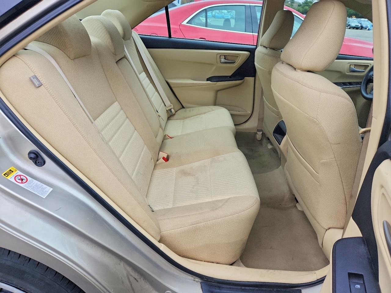2015 TOYOTA CAMRY LE photo 19