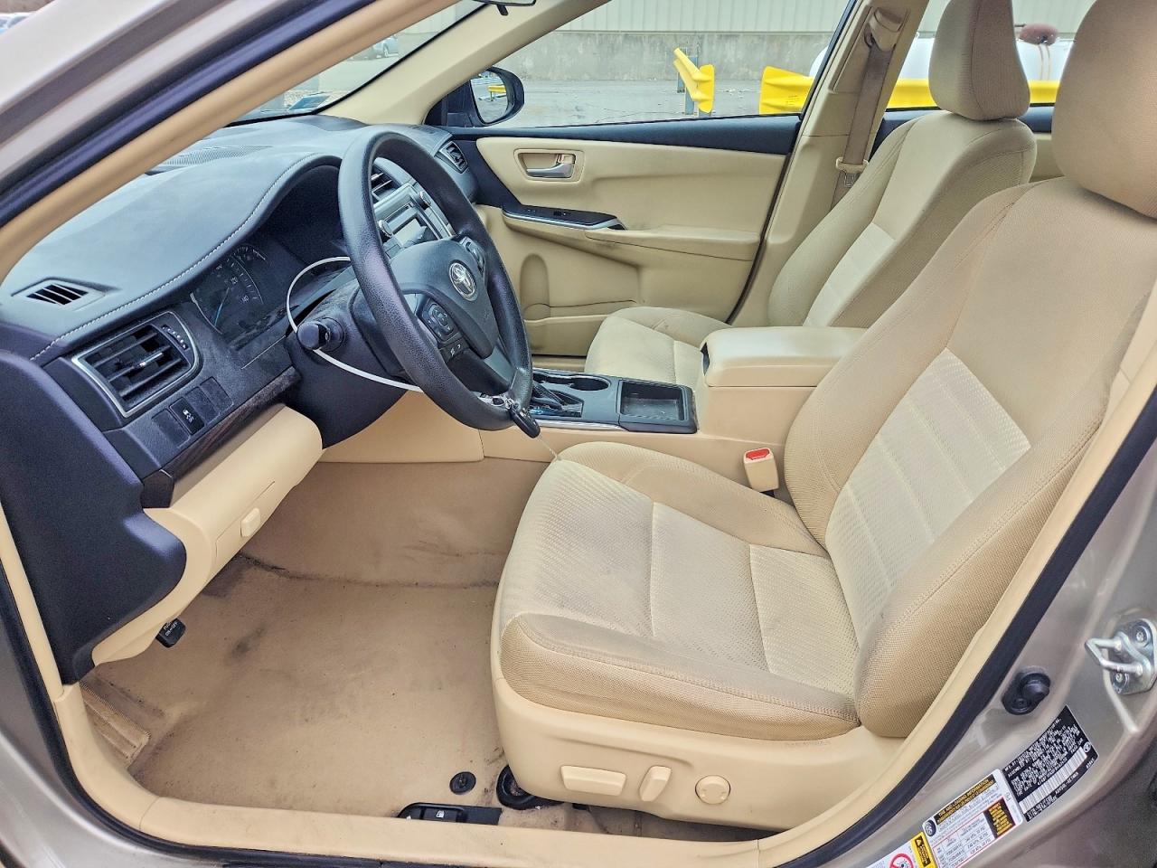2015 TOYOTA CAMRY LE photo 13