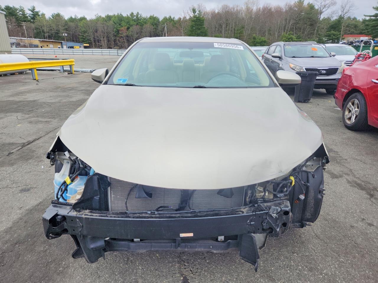 2015 TOYOTA CAMRY LE photo 9