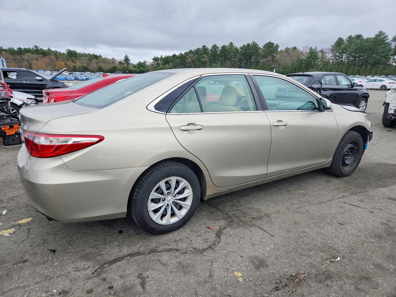 2015 TOYOTA CAMRY LE photo 5