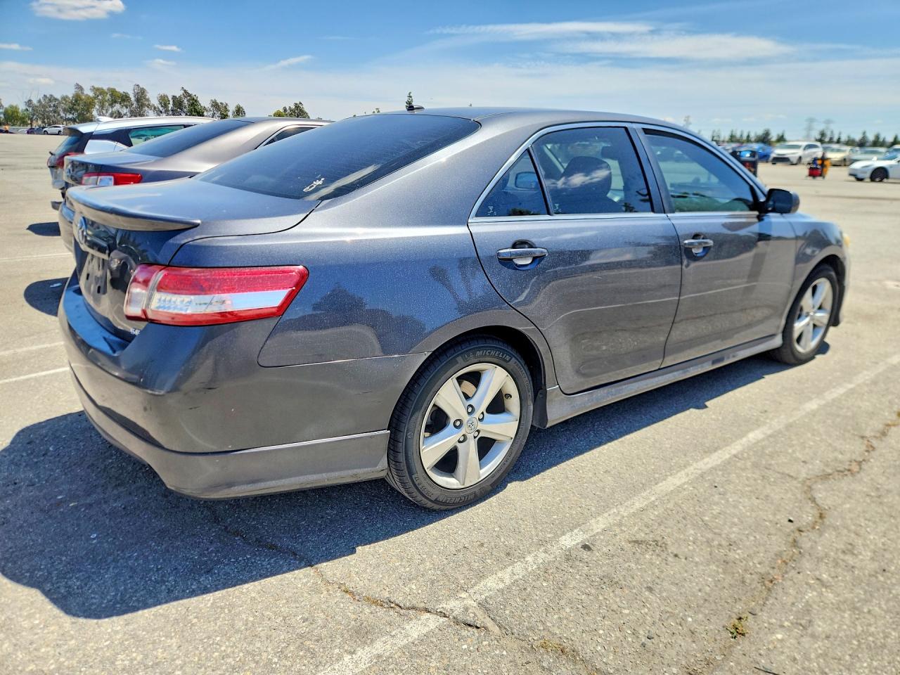 2010 TOYOTA CAMRY SE photo 5