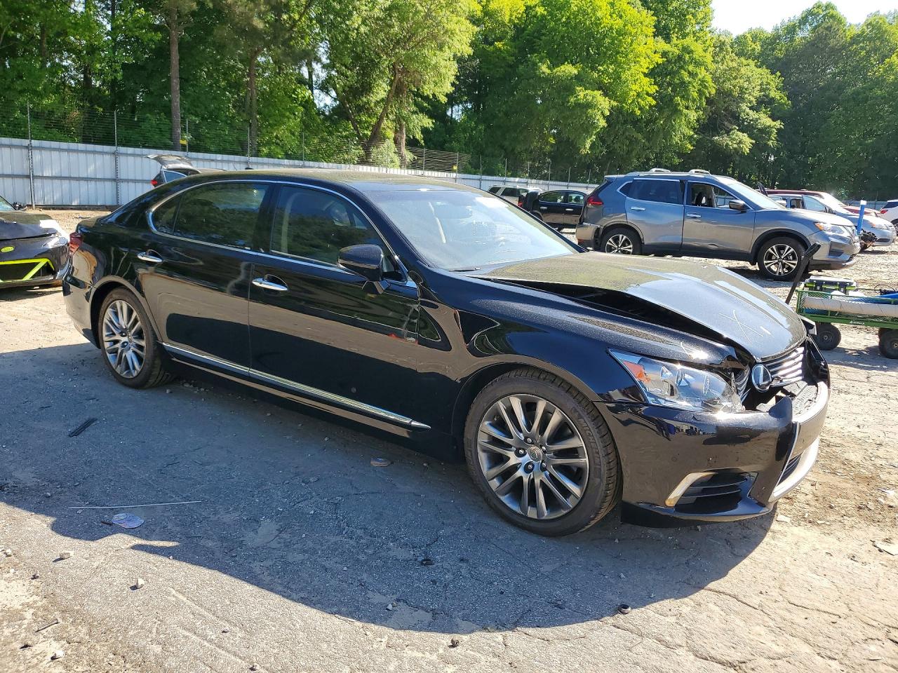 2015 LEXUS LS 460L photo 4