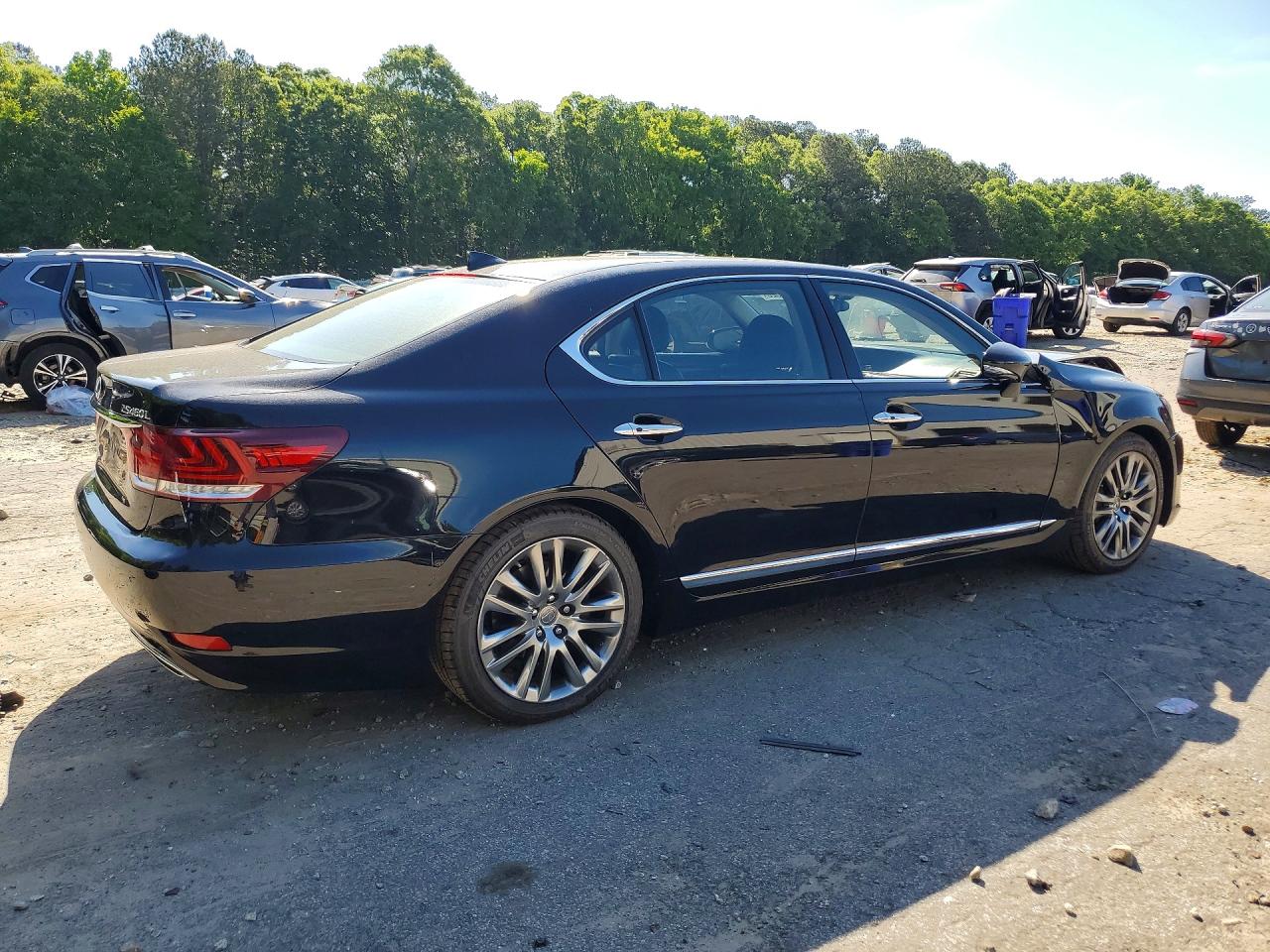 2015 LEXUS LS 460L photo 3