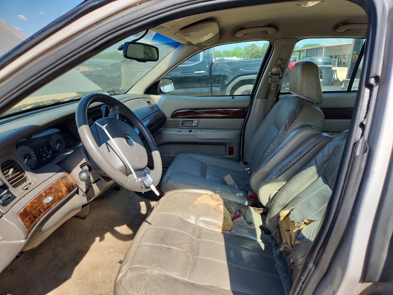 2010 MERCURY GRAND MARQUIS LS photo 19
