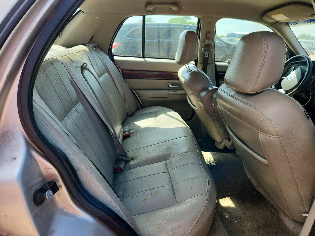 2010 MERCURY GRAND MARQUIS LS photo 28