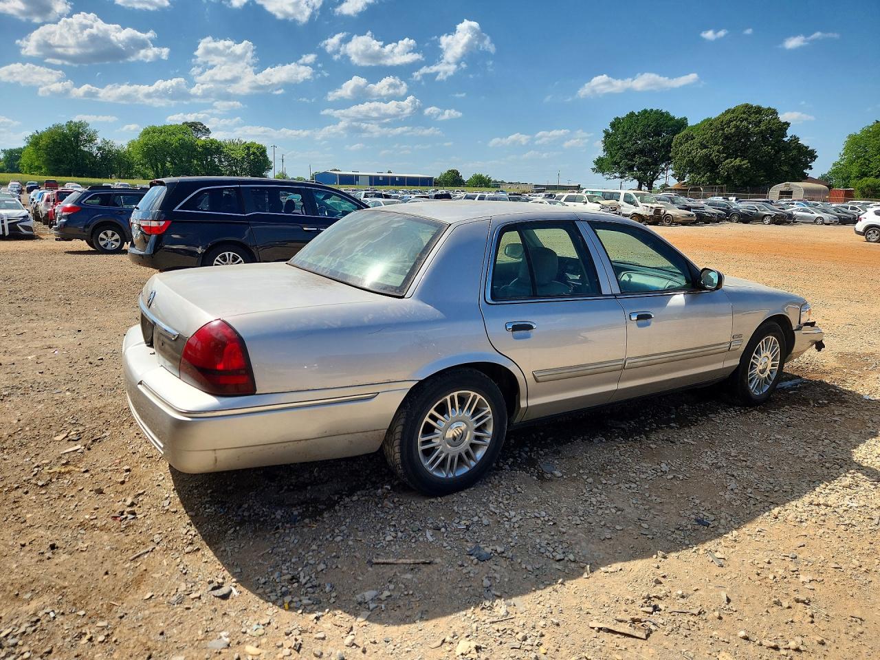 2010 MERCURY GRAND MARQUIS LS photo 7