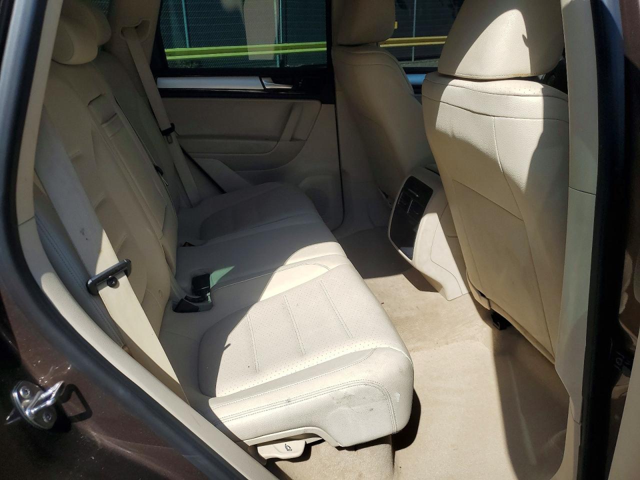 2014 VOLKSWAGEN TOUAREG V6 photo 31