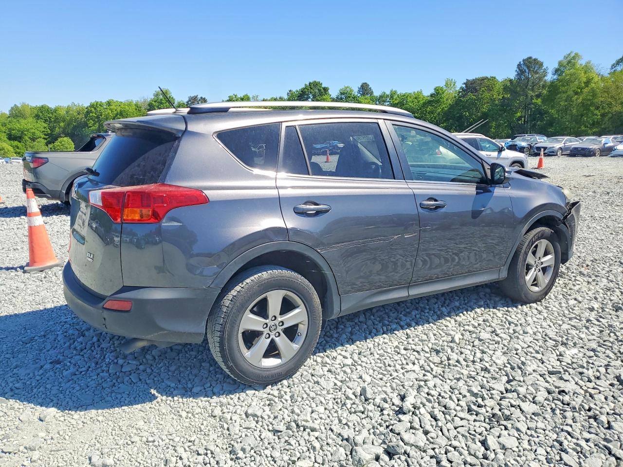 2015 TOYOTA RAV4 XLE photo 7