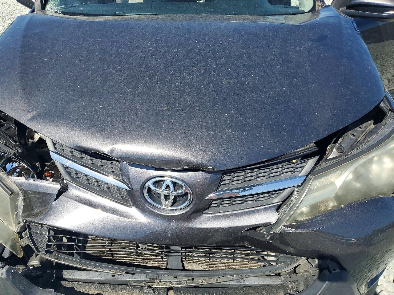 2015 TOYOTA RAV4 XLE photo 34