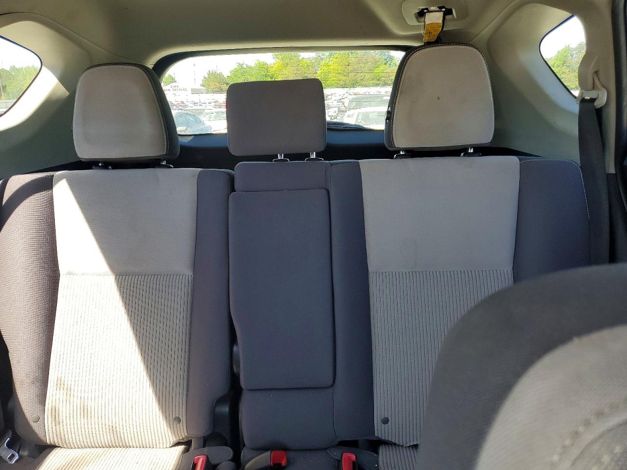 2015 TOYOTA RAV4 XLE photo 28
