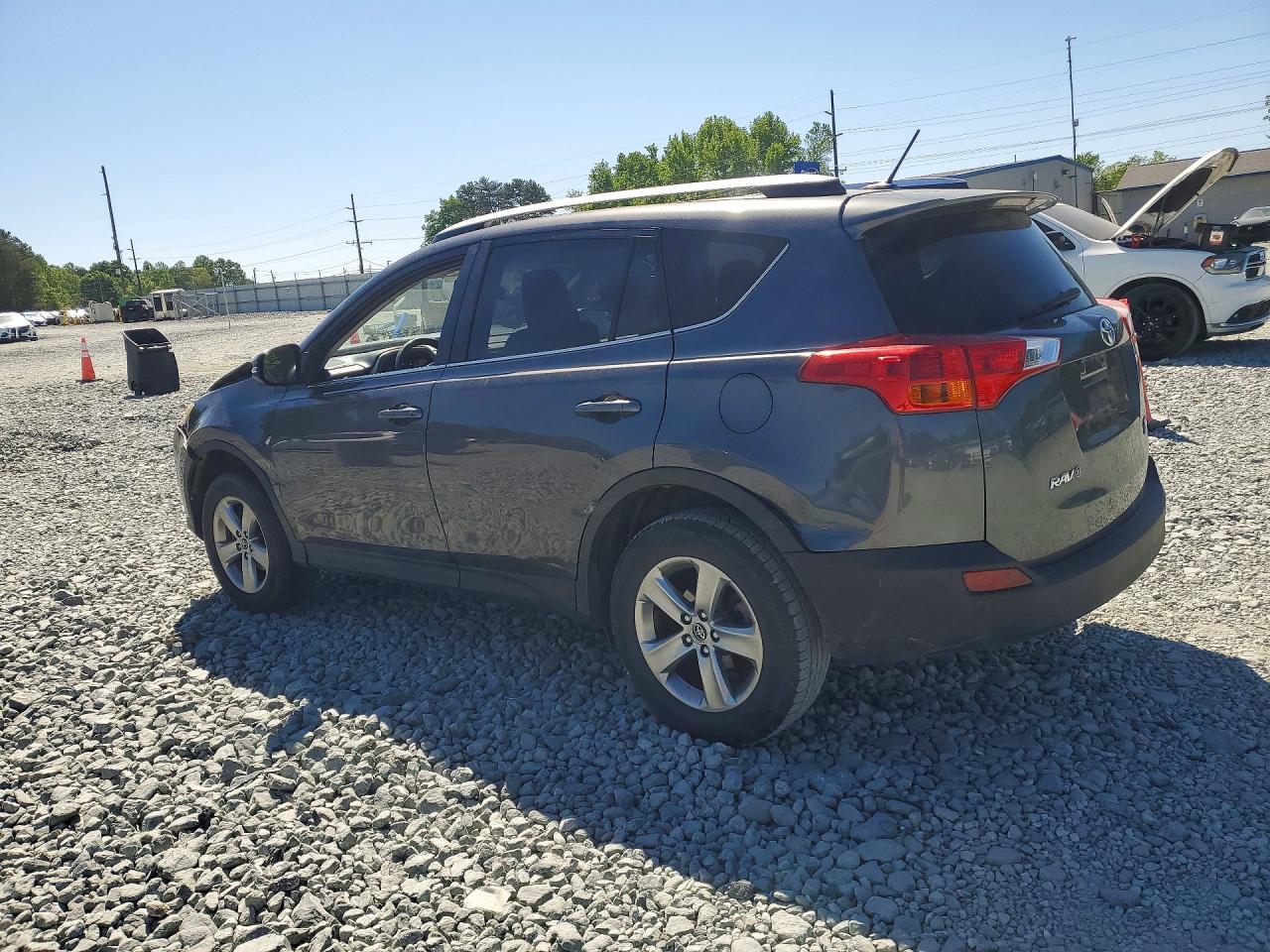 2015 TOYOTA RAV4 XLE photo 4