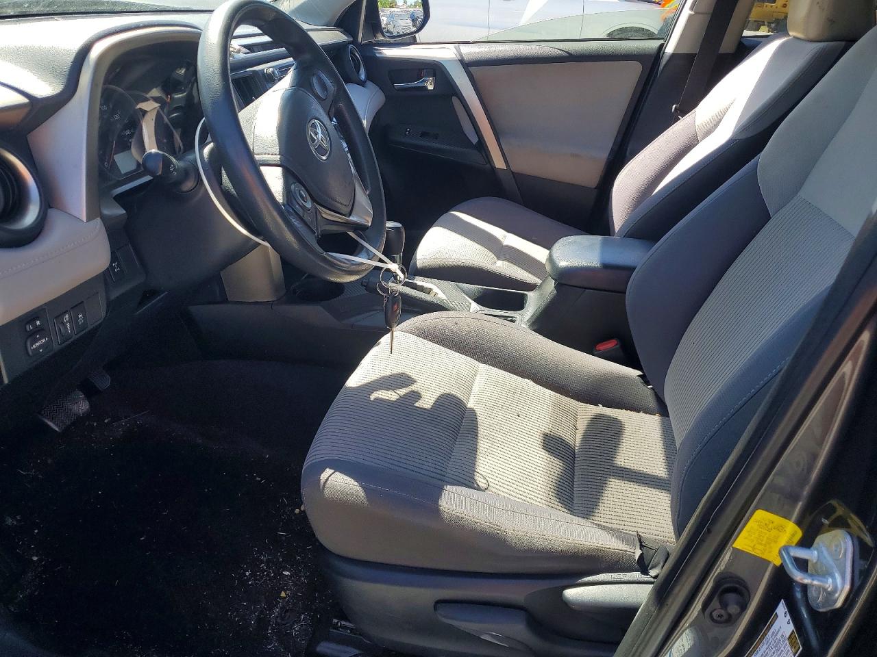 2015 TOYOTA RAV4 XLE photo 19