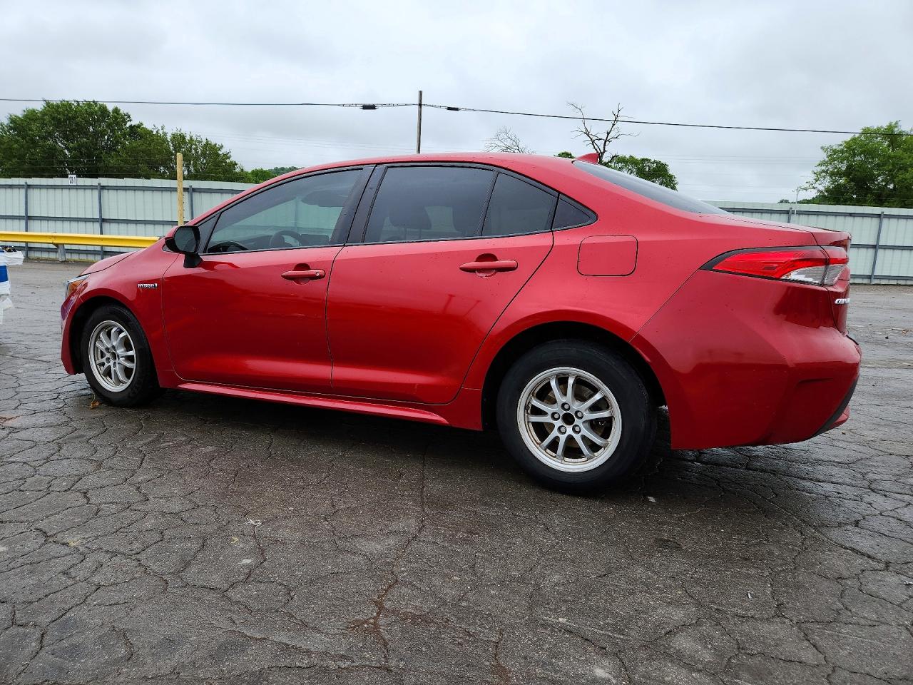 2020 TOYOTA COROLLA LE photo 2