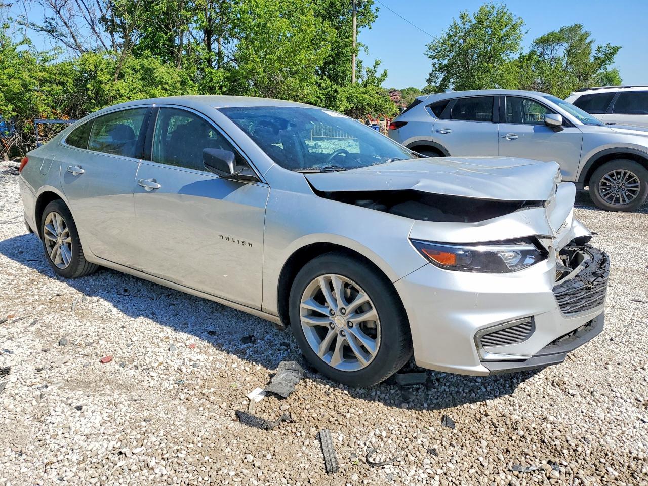 2017 CHEVROLET MALIBU LT photo 4