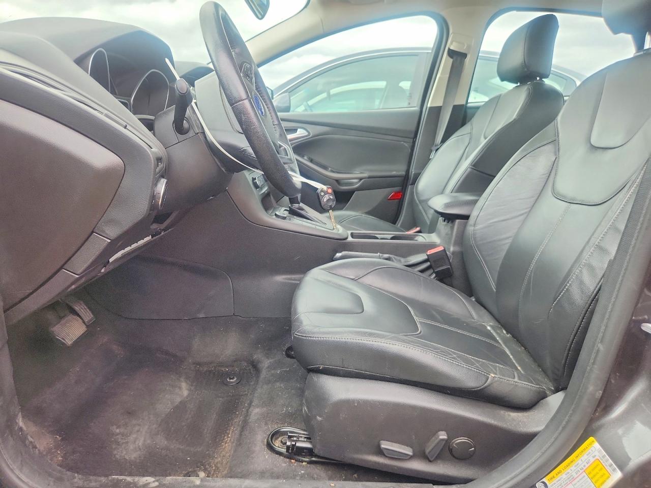2015 FORD FOCUS SE photo 7