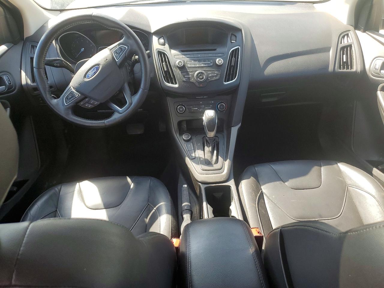 2015 FORD FOCUS SE photo 8