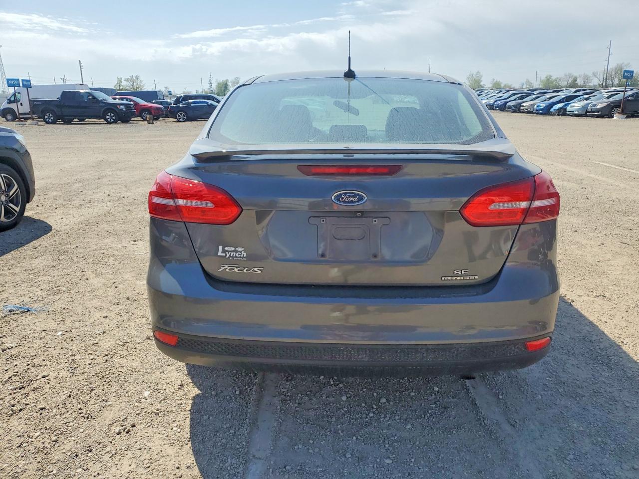 2015 FORD FOCUS SE photo 6