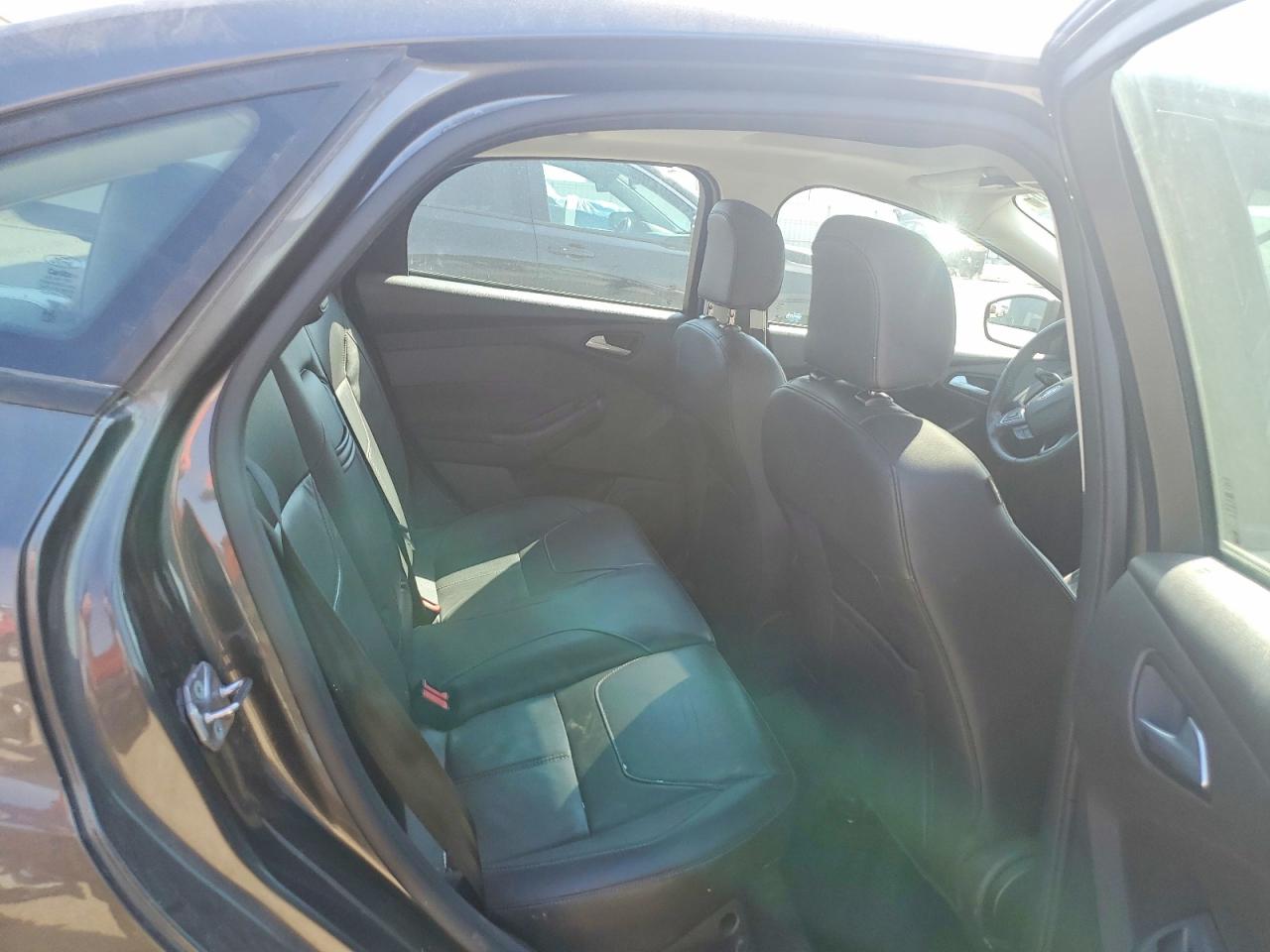 2015 FORD FOCUS SE photo 10