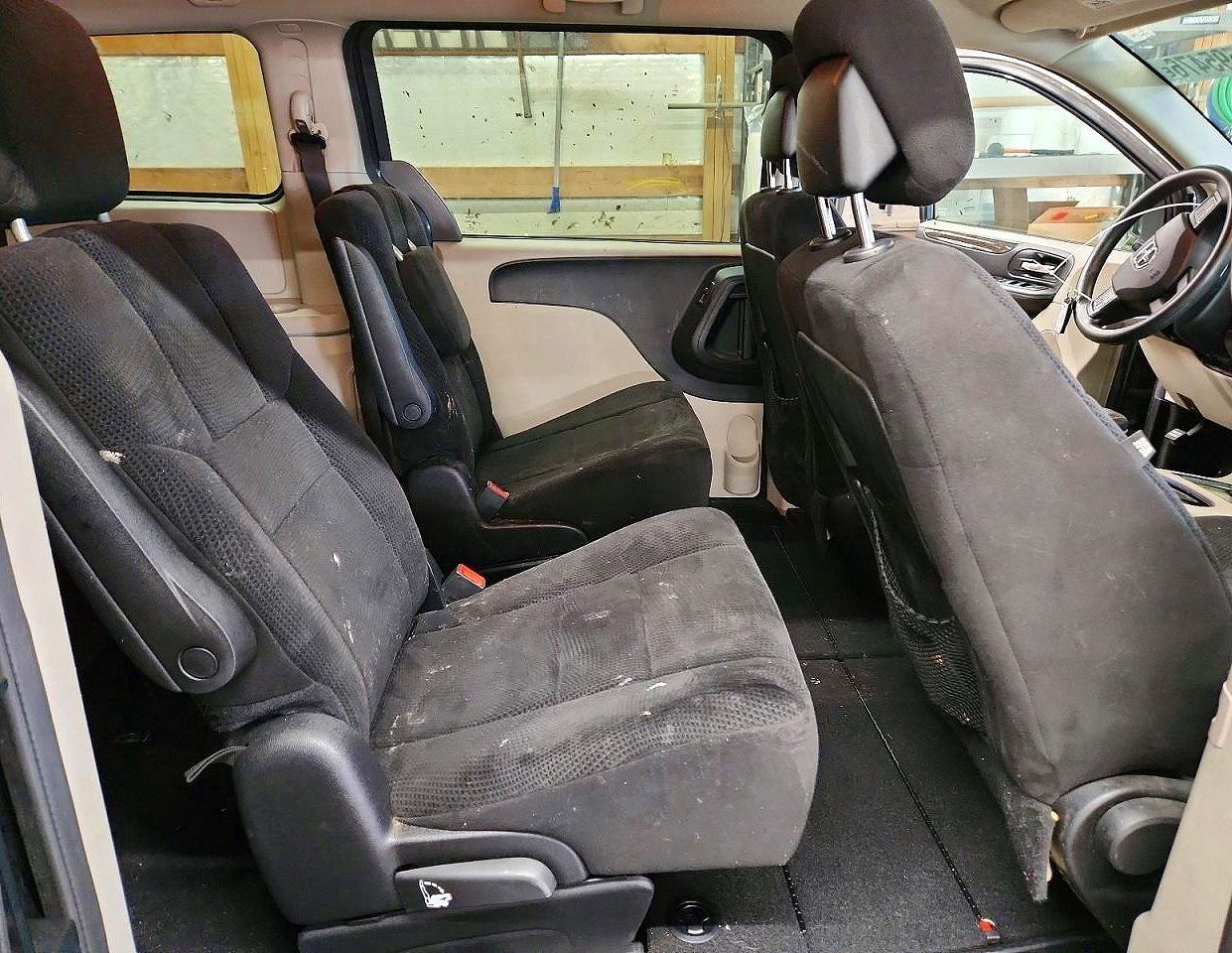 2013 DODGE GRAND CARAVAN SXT photo 11