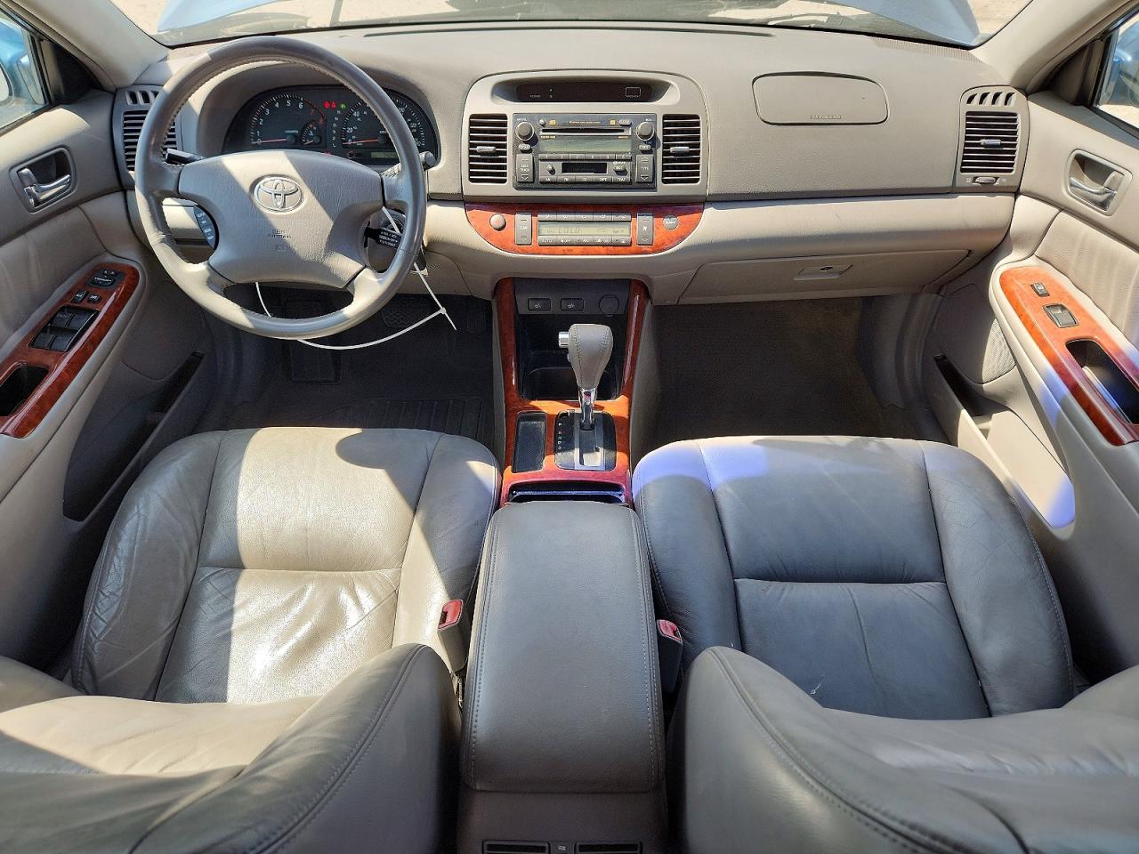 2004 TOYOTA CAMRY XLE V6 photo 8