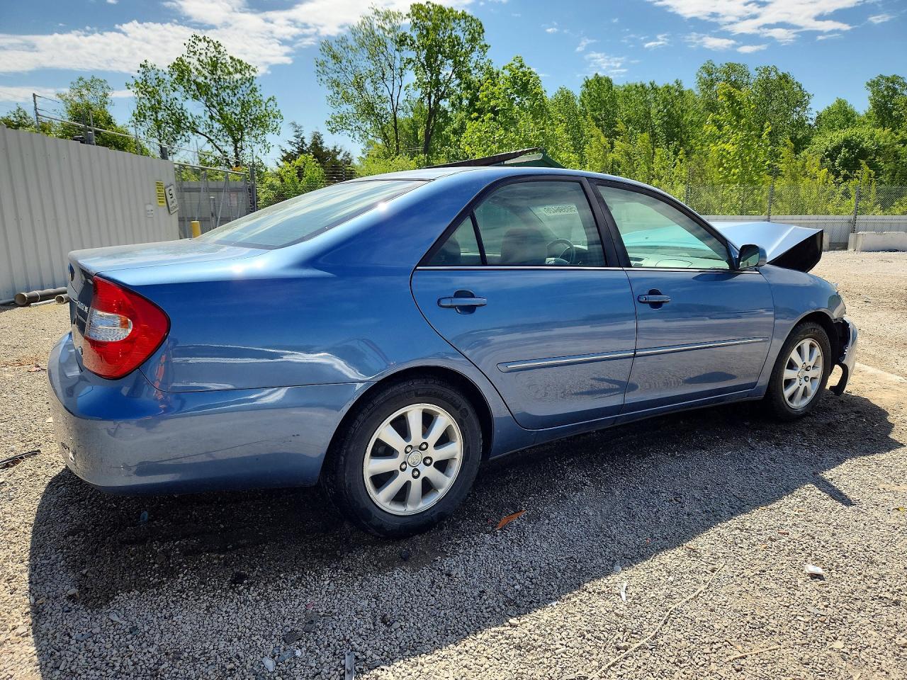 2004 TOYOTA CAMRY XLE V6 photo 3